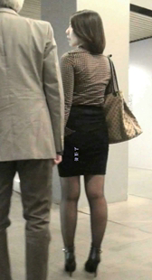 黑色高跟的黑色丰满少妇