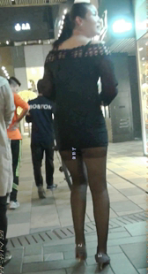 黑色超短包臀的黑丝丰满骚货