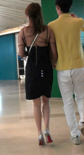 银色高跟的性感一步裙的美腿气质MM