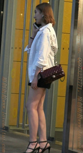 黑色凉高跟的美腿气质MM