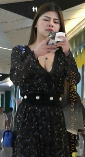 花裙的低胸爆乳骚MM