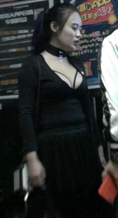 低胸大爆乳的MM看似清纯，原来这么开放啊