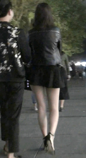 黑色超短百褶裙的美腿清纯气质MM