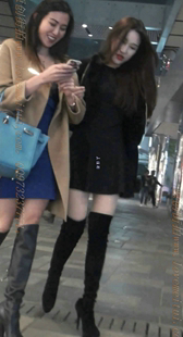 黑色高跟的超短裙美腿MM