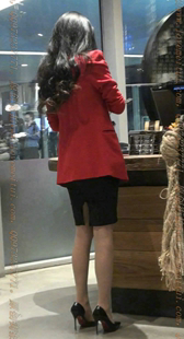 黑色高靴的美腿少妇