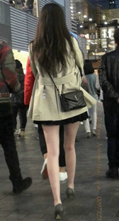 白色格子超短裙的混血气质MM