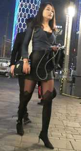 黑色美腿凉高跟的小姐姐