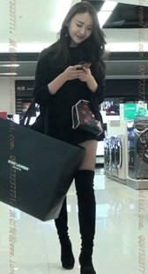 黑色短裙超高跟的长腿美女