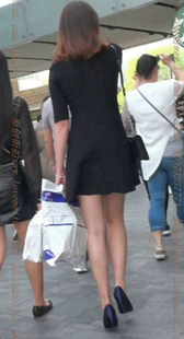 蓝色高跟鞋的美长腿小姐姐