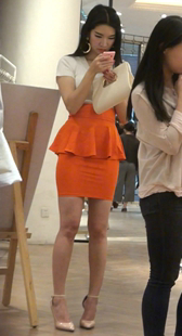 粉红色包臀的高跟美腿小姐姐