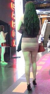 粉色包臀黑色高跟的长腿小姐姐