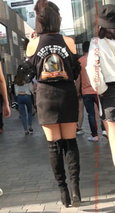 黑色高靴的超短裙丰满少妇