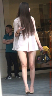 粉色超短裙的性感高跟美腿小姐姐