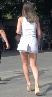 白色包臀的凉高跟小姐姐