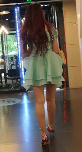 绿色短裙性感高跟的骚少妇