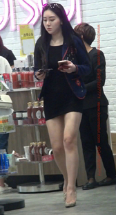 银色性感高跟的美腿气质小姐姐