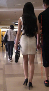 白色包臀低胸爆乳的性感小姐姐