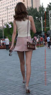 粉丝超短裙的长腿美腿小姐姐