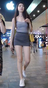 超短包臀的美腿气质小姐姐