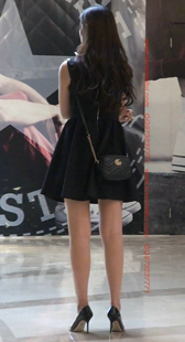 黑色性感高跟鞋的气质小姐姐