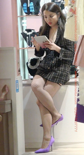 紫色性感高跟的网袜小姐姐