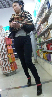 高挑美女身材好