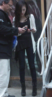 长时间跟拍牛仔美少妇