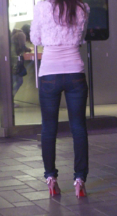 高跟牛仔细腰少妇