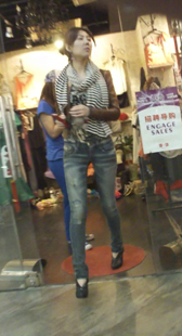 细腰宽臀紧牛少女