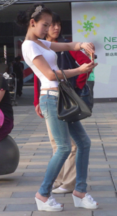 长时间跟拍蓝牛少妇