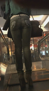 电梯上宽臀紧牛少妇