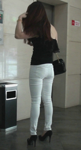 性感紧臀白牛小少妇