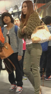 圆紧臀灰牛小妹