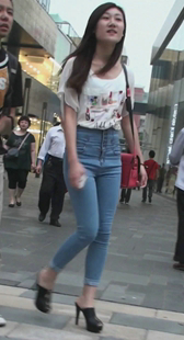 极品细腰大翘臀蓝牛真会扭