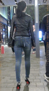 黑色高跟蓝色紧牛的美臀少妇