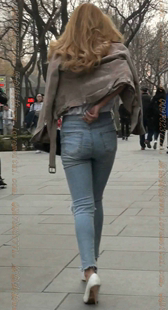 蓝色紧牛的高跟美腿美臀MM