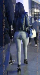 灰色紧牛的美腿美臀少妇