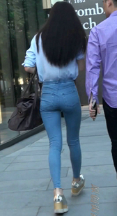 蓝色紧牛的翘臀健身MM