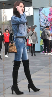 蓝色紧牛黑色高靴的极品长腿气质MM