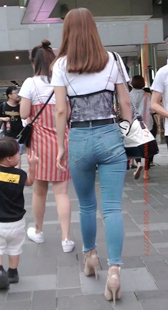 蓝色紧高跟短靴的性感美臀小姐姐