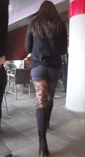 跟拍少妇这屁股又紧又翘