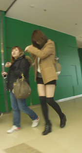 热裤高跟小少妇