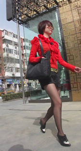 丝袜高跟热裤少妇