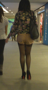 商场黑丝性感少妇