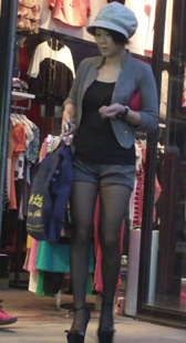 商场高跟黑丝少妇