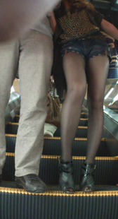 性感黑丝牛仔热裤少妇