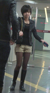 商场丝袜热裤小少妇