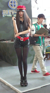 性感贴身皮裤长腿黑丝小妹