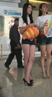 包臀美腿小少妇