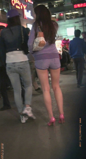 粉色高跟大屁股少妇